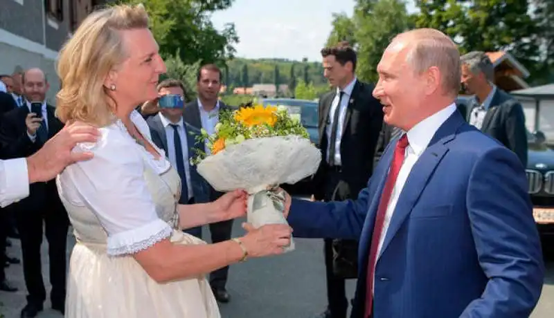 karin kneissl e vladimir putin 8