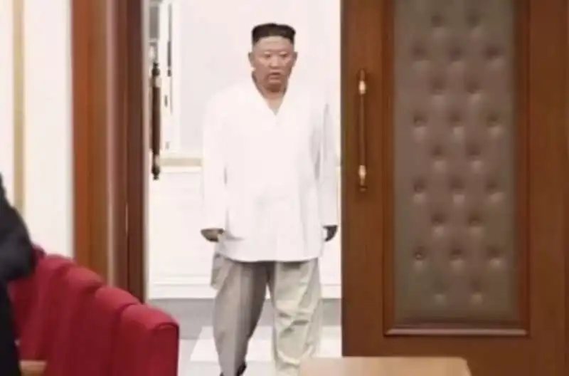 KIM JONG UN EMACIATO - GIUGNO 2021