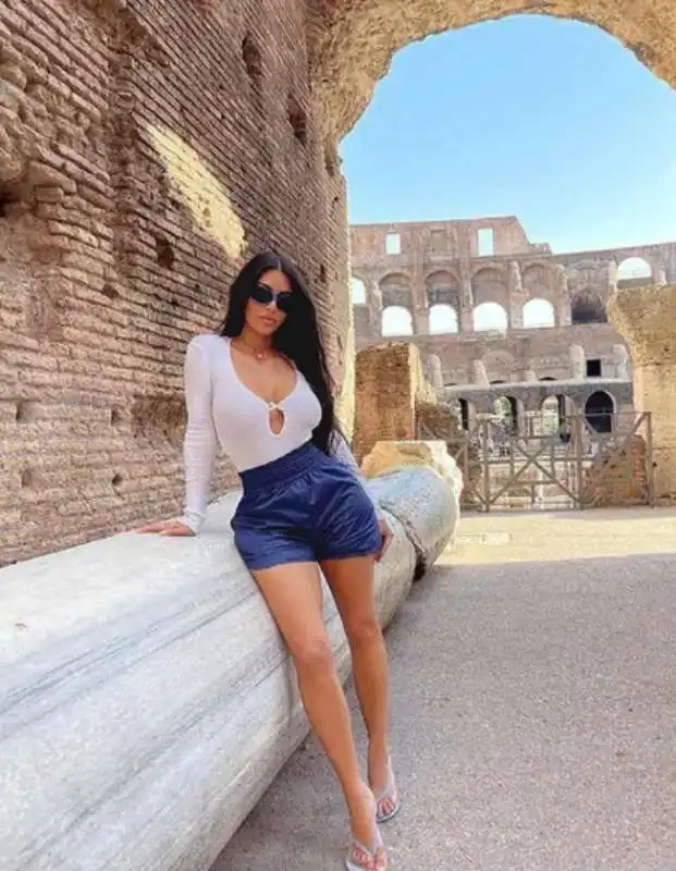 kim kardashian a roma 7