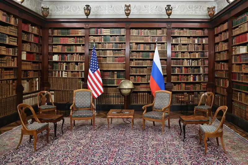 la sala dell'incontro biden putin a ginevra 