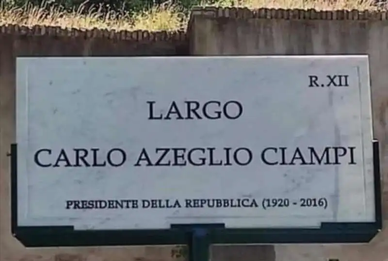 LA TARGA PER CARLO AZEGLIO CIAMPI