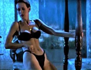 lo spogliarello di jamie lee curtis in true lies 12