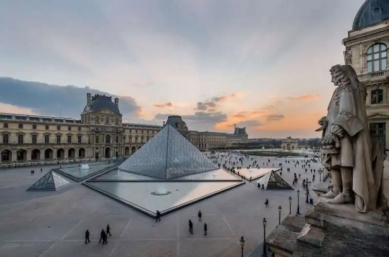 LOUVRE DI PARIGI