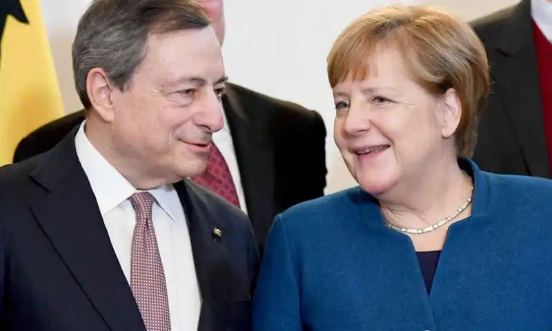 MARIO DRAGHI CON ANGELA MERKEL