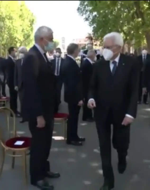 mattarella lascia la cerimonia