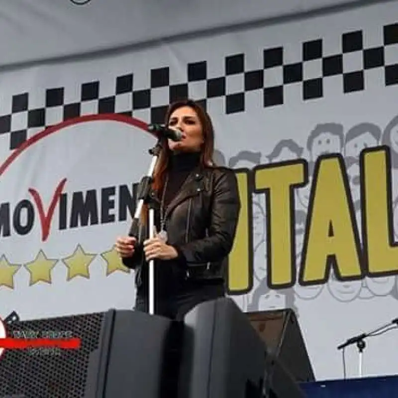 nina monti sul palco 