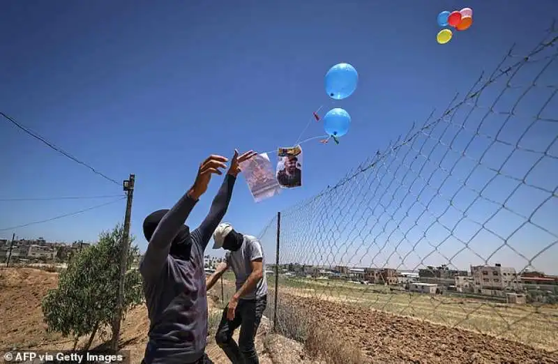 Palloncini incendiari palestinesi