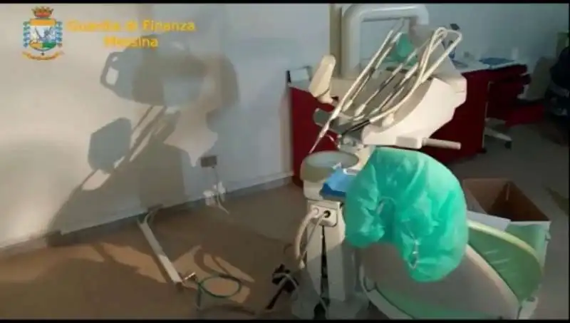 panettiere esercita come dentista in provincia messina  3