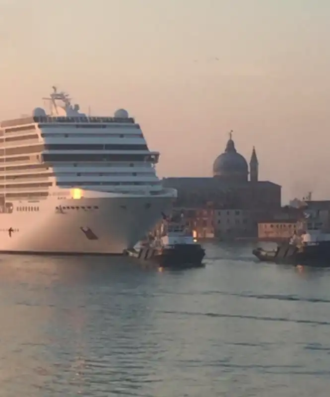 ritorno delle navi da crociera a venezia 1