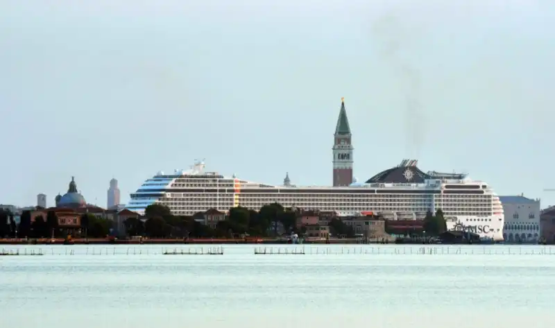 ritorno delle navi da crociera a venezia 4