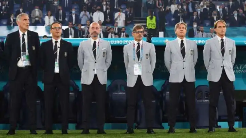 roberto mancini e il suo team 