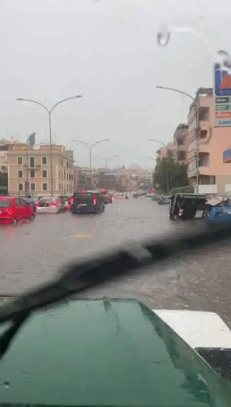 roma corso francia nubifragio 31