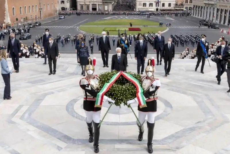 sergio mattarella  all altare della patria 2 giugno 2021   