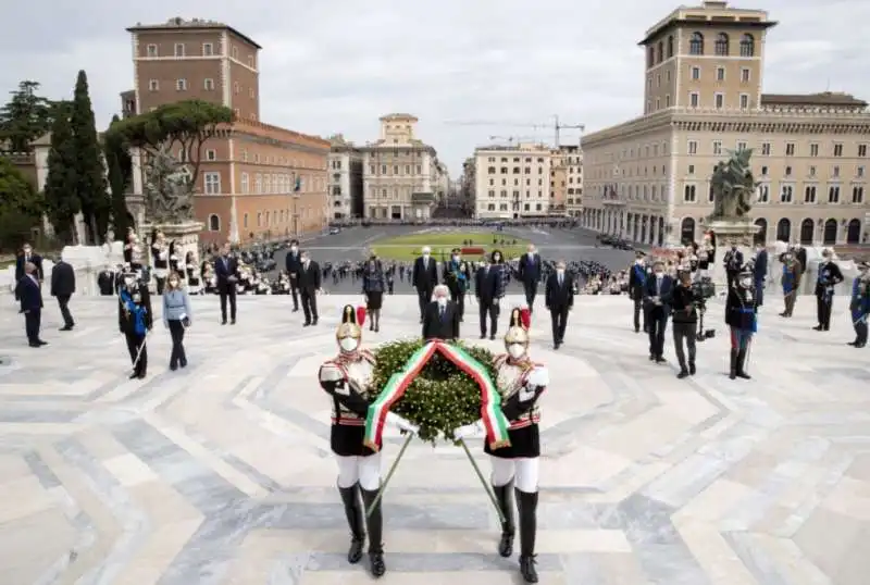 sergio mattarella  all altare della patria 2 giugno 2021 