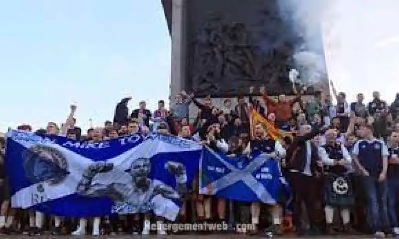 TIFOSI SCOZZESI A LONDRA 