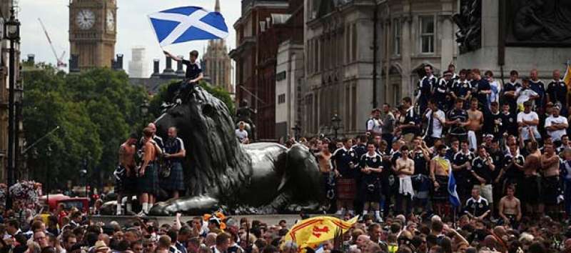 TIFOSI SCOZZESI A LONDRA