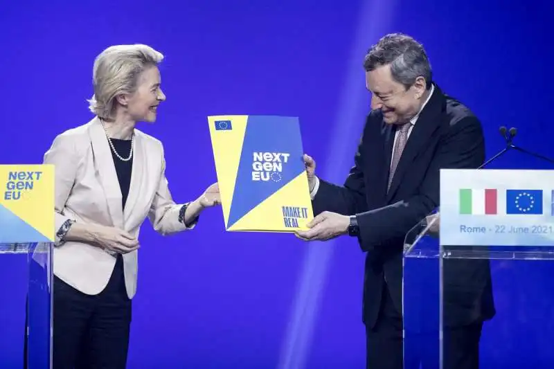 ursula von der leyen consegna a mario draghi la pagella di bruxelles al recovery plan italiano 1