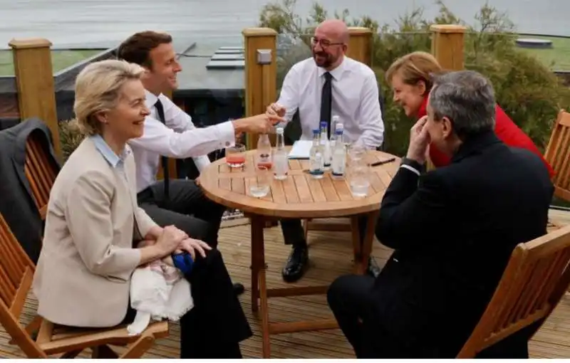 ursula von der leyen, emmanuel macron, charles michel, angela merkel e mario draghi al g7 2