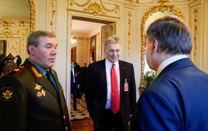 valery gerasimov, dmitry peskov e yuri ushakov