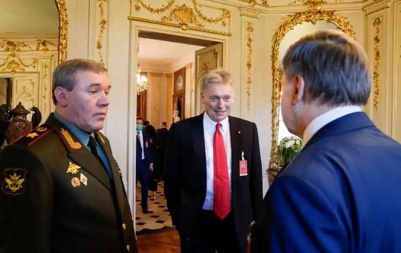 valery gerasimov, dmitry peskov e yuri ushakov 