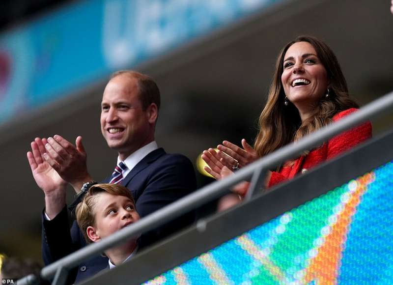 William, George e Kate a Wembley 14