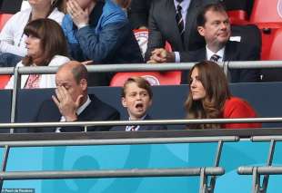 William, George e Kate a Wembley 19