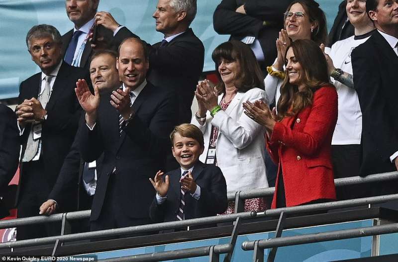 William, George e Kate a Wembley 3