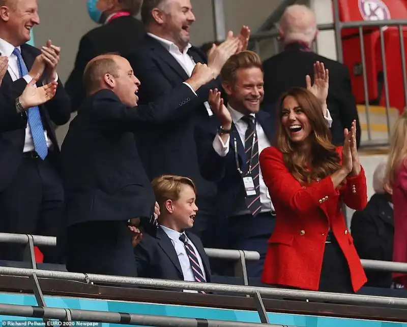 William, George e Kate a Wembley 6