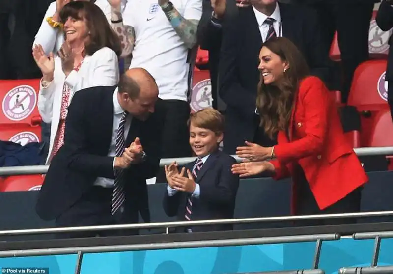 William, George e Kate a Wembley 7