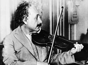 albert einstein suona il violino 1