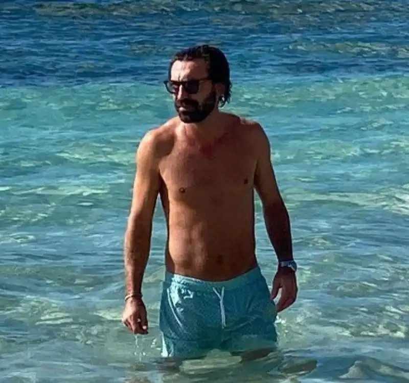 andrea pirlo al mare