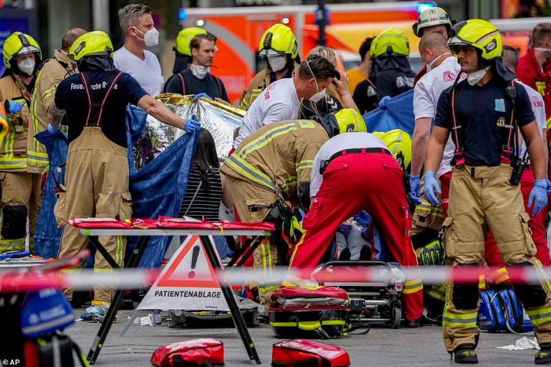 auto sulla folla a berlino 14