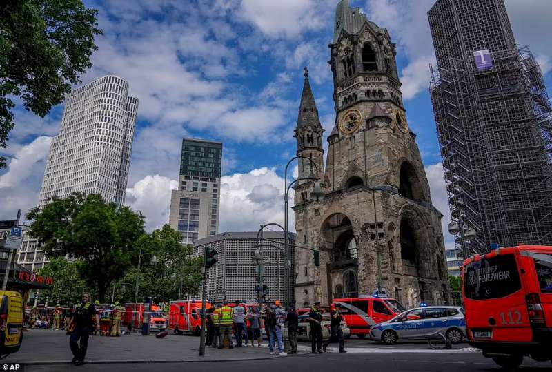 auto sulla folla a berlino 18