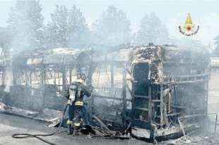 bus atac a fuoco in via laurentina 1