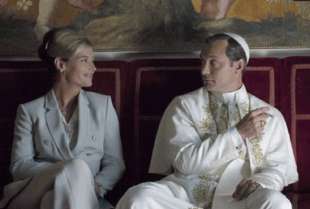 CECILE DE FRANCE E JUDE LAW IN THE YOUNG POPE