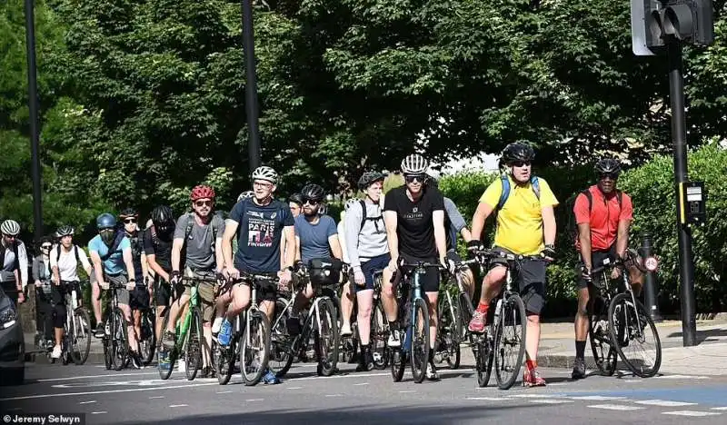 ciclisti durante lo sciopero