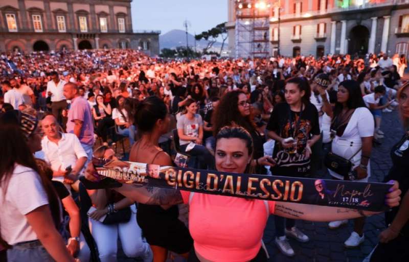 concerto gigi d alessio a piazza plebiscito 12