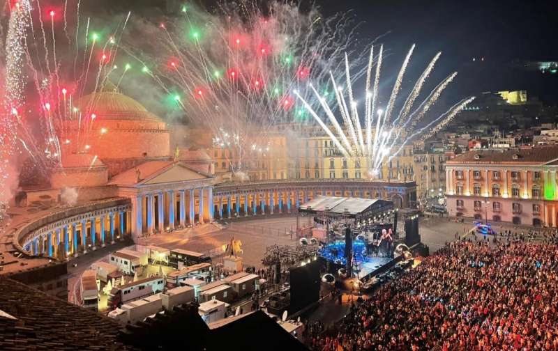 concerto gigi d alessio a piazza plebiscito 13