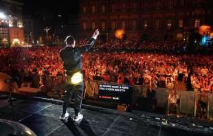 concerto gigi d alessio a piazza plebiscito 15