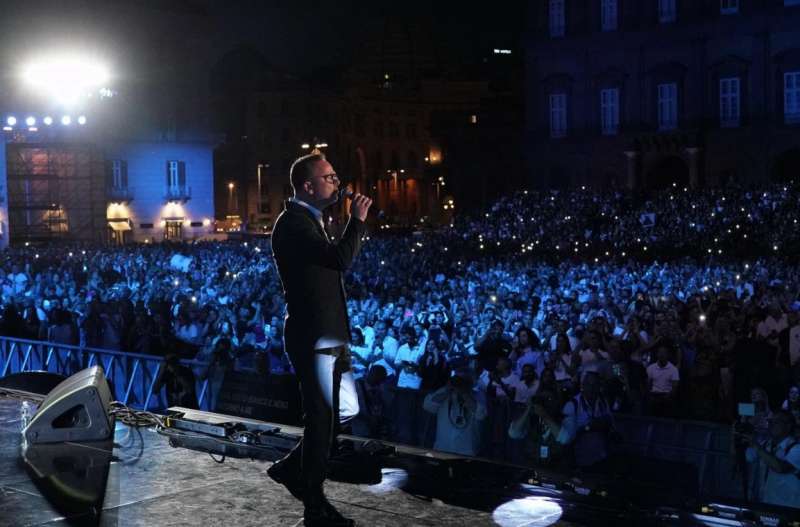 concerto gigi d alessio a piazza plebiscito 17