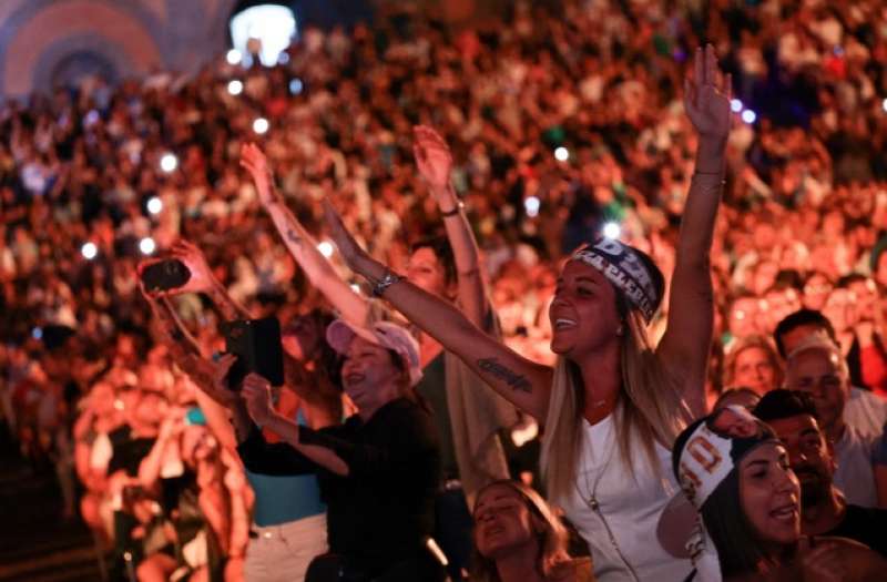 concerto gigi d alessio a piazza plebiscito 6