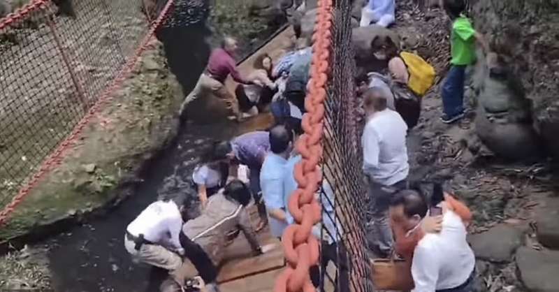 cuernavaca crolla la passerella col sindaco jose luis uriosteguii 3