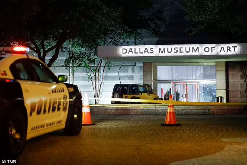 distruzione al museo di dallas