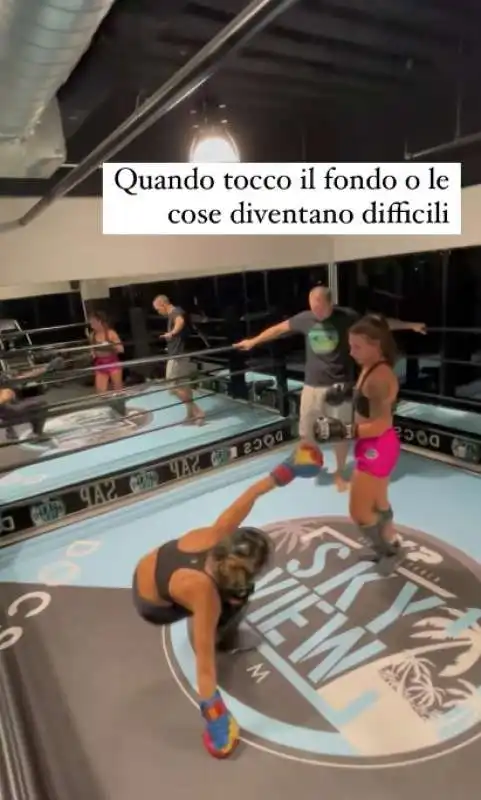 elisabetta canalis che fa kickboxing  1