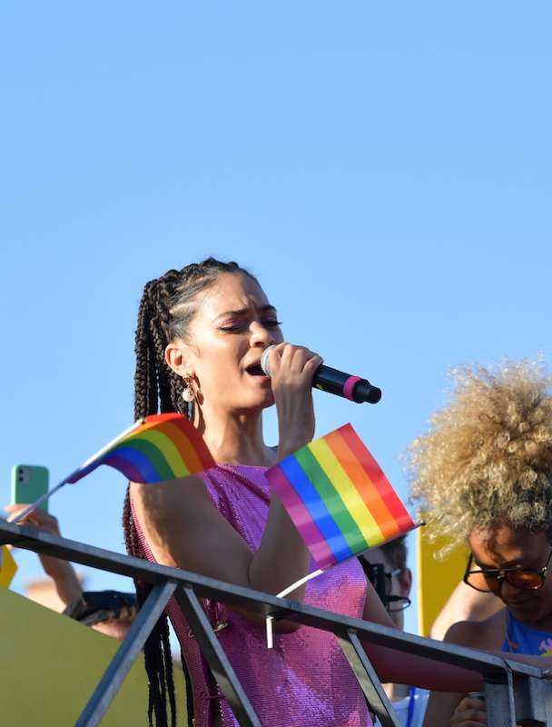 elodie al gay pride foto di bacco 10