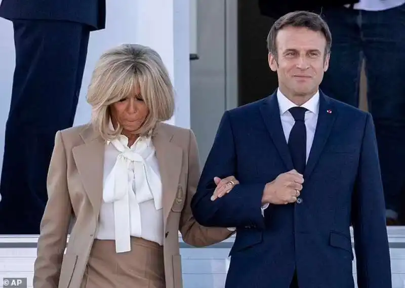 Emmanuel Macron con la moglie Brigitte