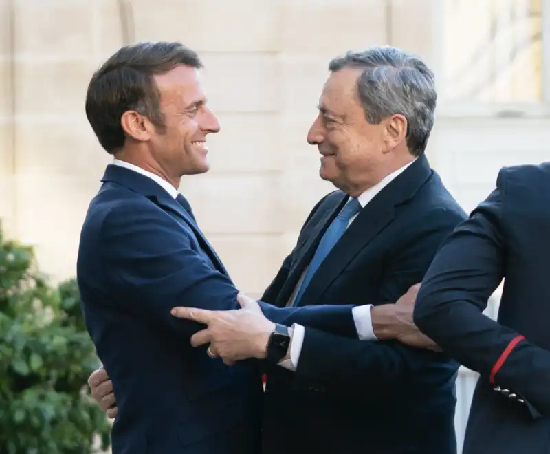  emmanuel macron  mario draghi  