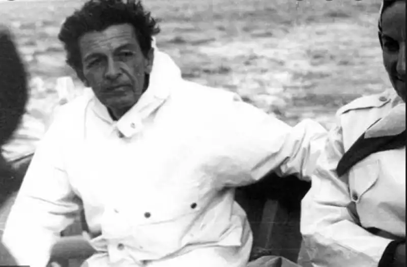 enrico berlinguer in barca a stintino