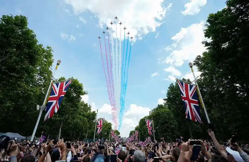 frecce rosse sopra buckingham palace