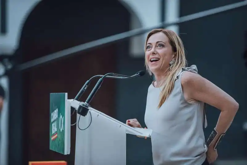 giorgia meloni al comizio di vox in spagna 2